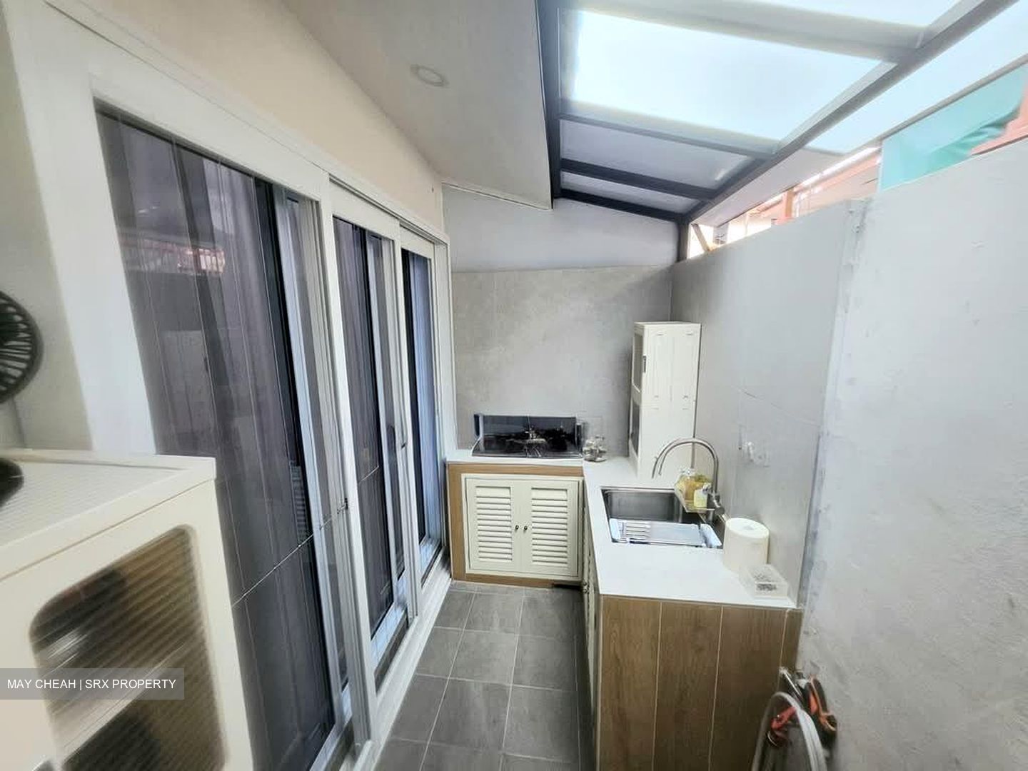 Sixth Avenue (D10), Terrace #568434031